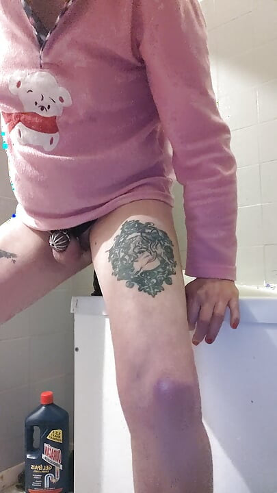 मेरे बाथरूम में भी मेरी चूत लंड चाहती है