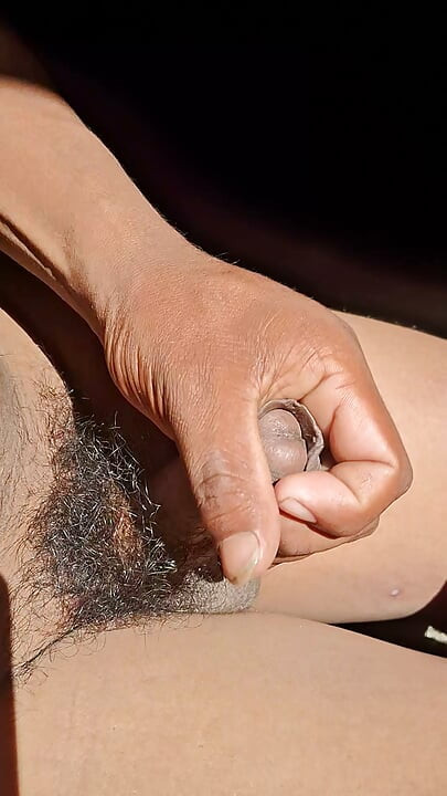 Cieszył się z pełnym uczuciem i wytrysnął nasieniem desi Indian boy
