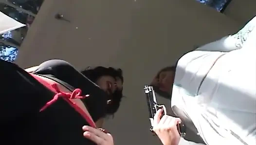 Interracial dreier für zwei weiße mädchen mit einem großen schwarzen schwanz, hungrig nach weißen muschis