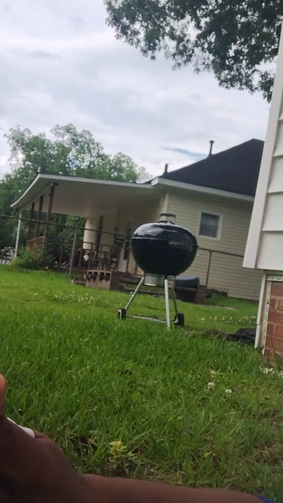 Mitchell Clayton, también conocido como Mr. Majic, también conocido como el relajante viernes afuera del chef Clayton. | Clip 1