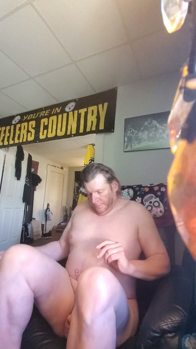 Lee Przybylowicz fucking his sissy ass on the chair