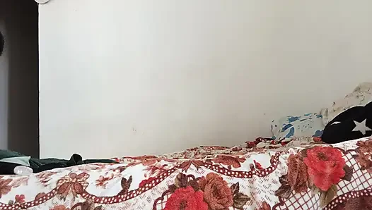 Desi MILF mit verbundenen augen lutscht und wird in den arsch geritten