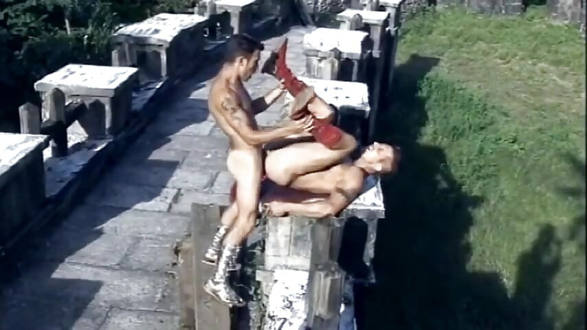 Young Hung Muscle Stud Pounds His Lover Anal Outdoors and Shoots a Thick Cumshot