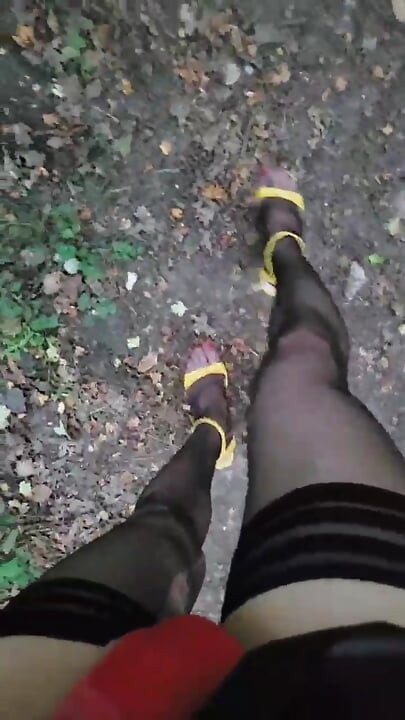 Balade Dans Les Bois Pour La Victoire Du Psg, Qui Se Termine a Sucer Un Voyeur 1jui25 Vanessabitchx
