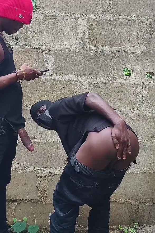 Bend Ebony Creamy Bussy in an Uncompleted Building