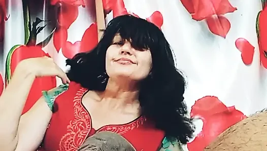 Xxx klipte orta yaşlı seksi kadına hükmediyor