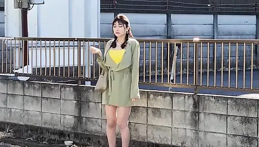 Ibu rumah tangga yang menggunakan ketampanannya untuk menggoda