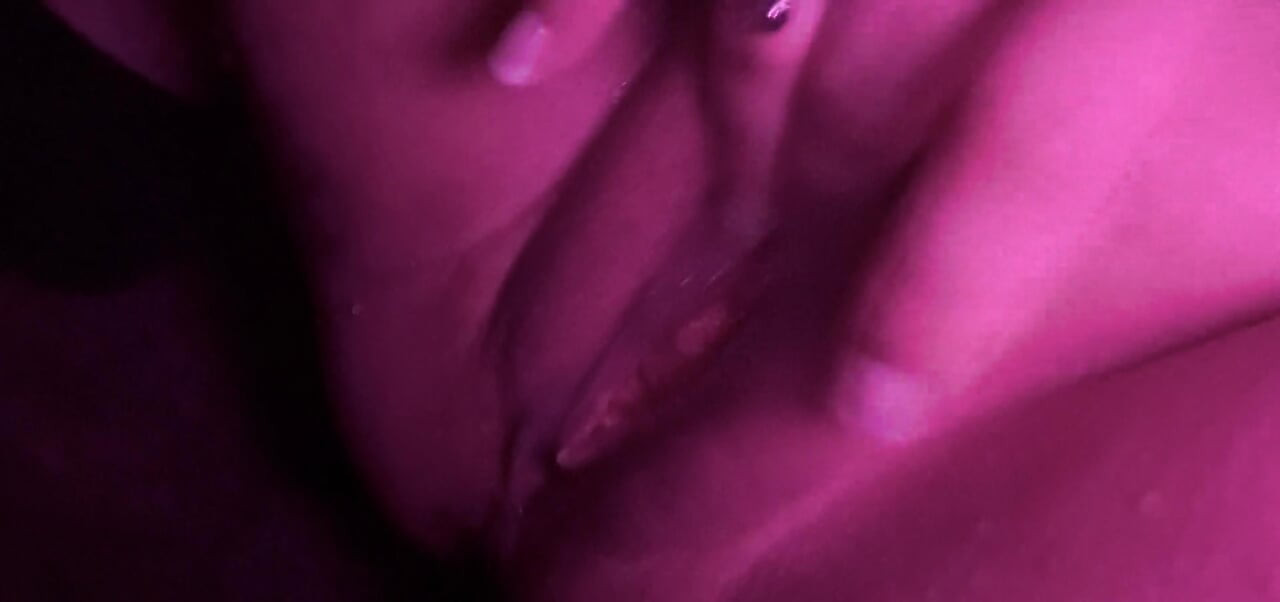 Igra pičke i pišanje