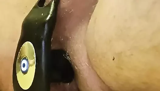 Büyük bir yapay penis ile prostat masajı