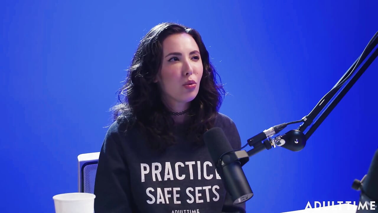 Casey Calvert: Tiger King -parodia, huijarisyndrooma ja BDSM The Adult Time -podcast