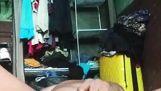 Cool Reels si cewek sange ini lagi asik masturbasi live sambil pamer tubuh aduhainya