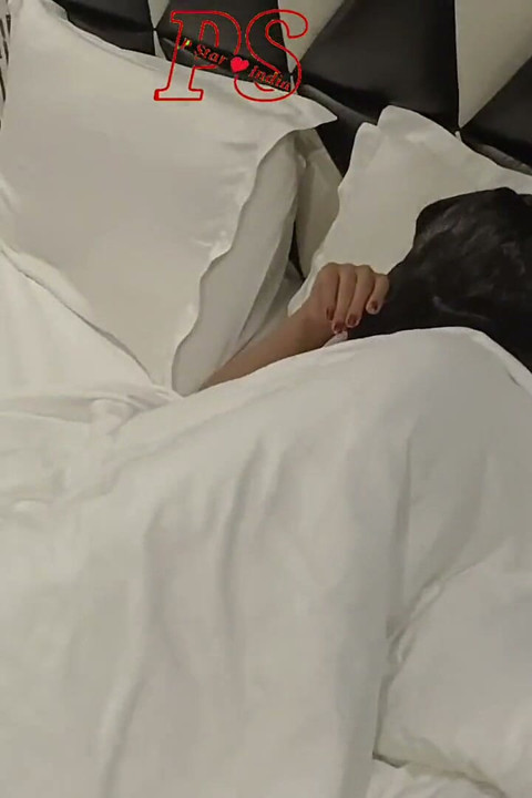 sneha bhaabhi bare paimaane par viry shot Ndian desi ghar ka bana ke saath garm bije
