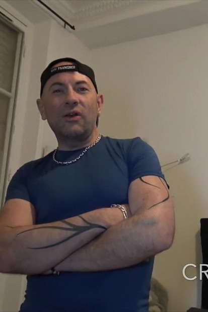 2445 荡妇被 2 个阿拉伯男孩和法国人性交