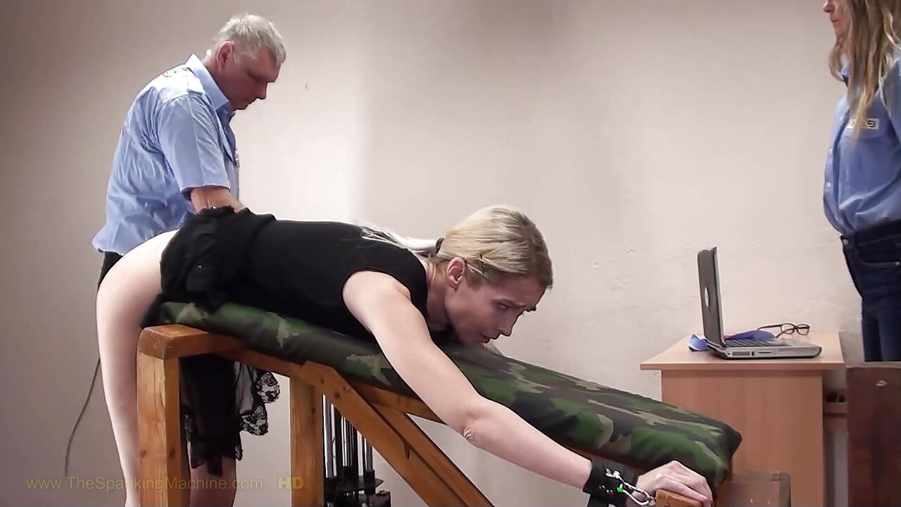 Sissi sissi si mesin penampar 8 - cambuk pantat