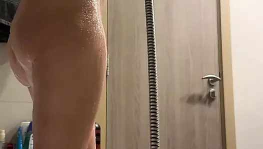 Intimate Shaving in the Bathtub