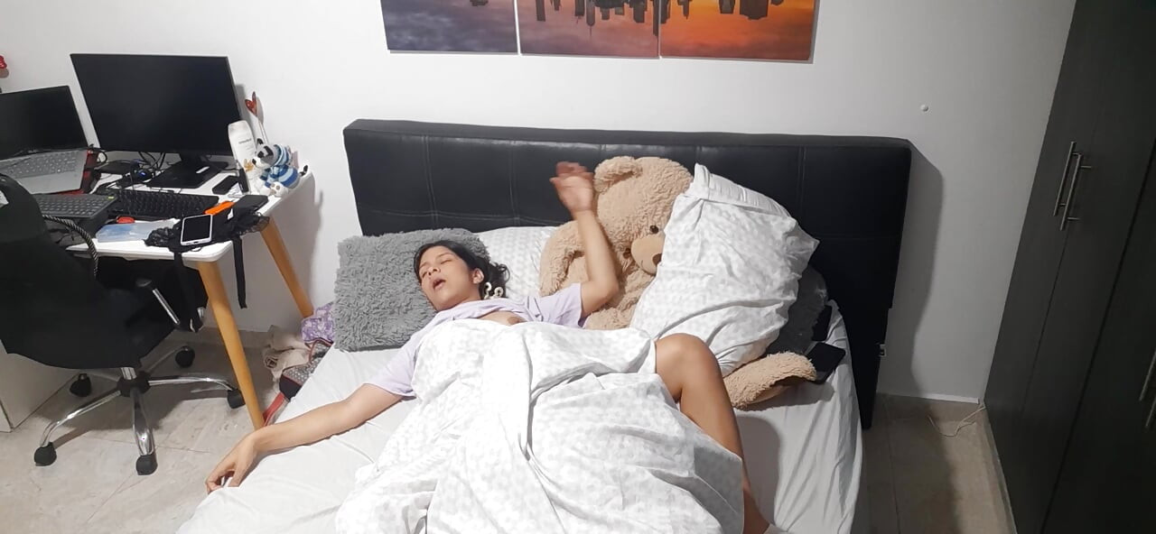 I fuck my stepdaughter's pussy until it is full.