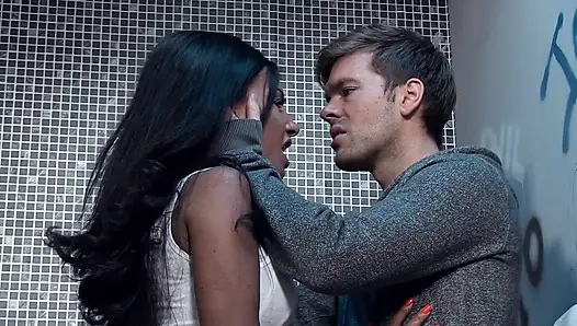 Muhteşem latin hatun sikiliyor ve buna bayılıyor