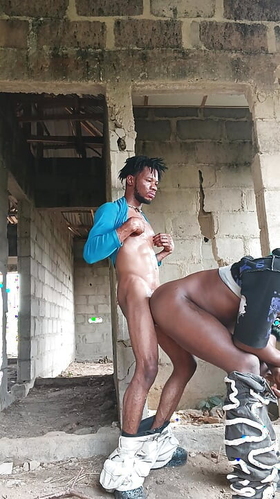 Meet at school and went to the back for a good sex the third