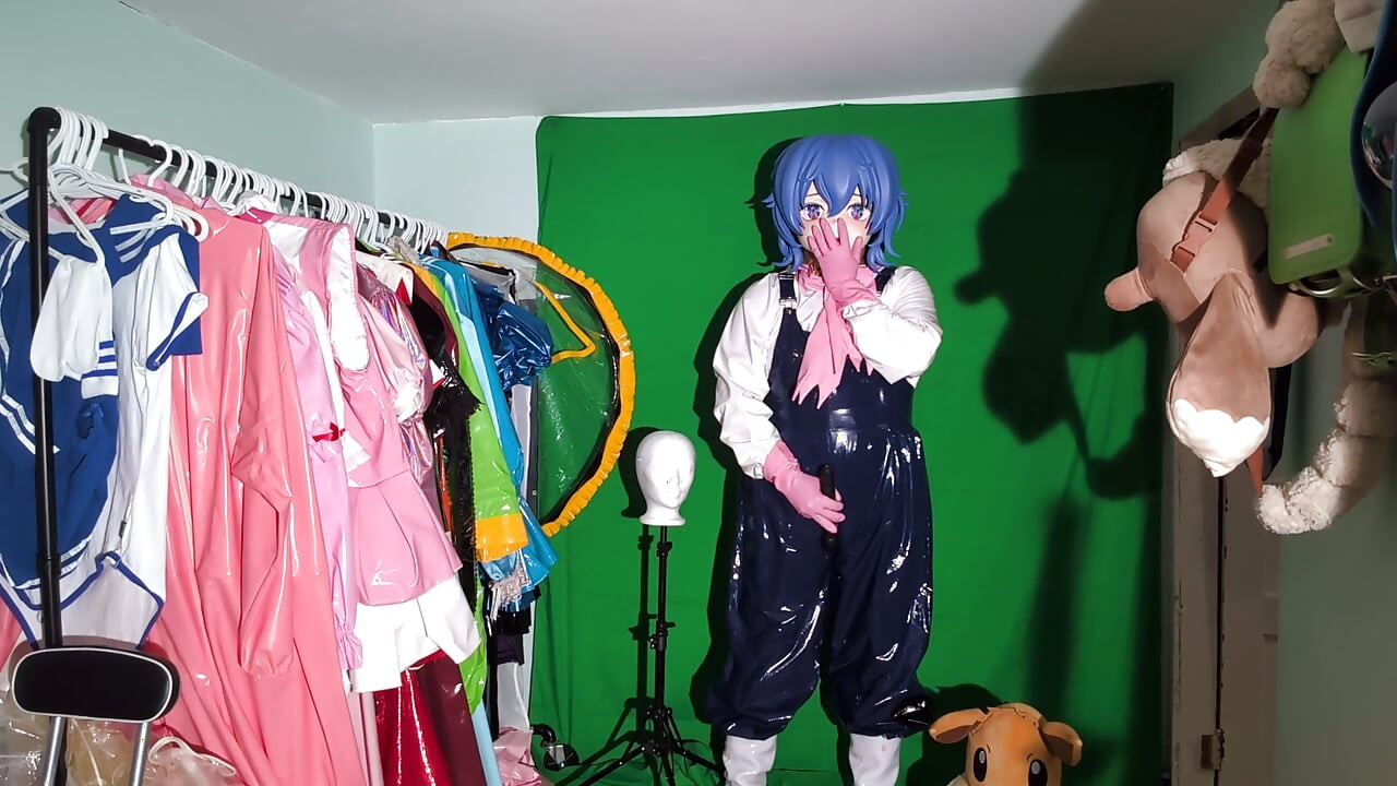 Cosplayer Kigurumi PVC Pakai Outfit Tukang Kebun Mainan Getar