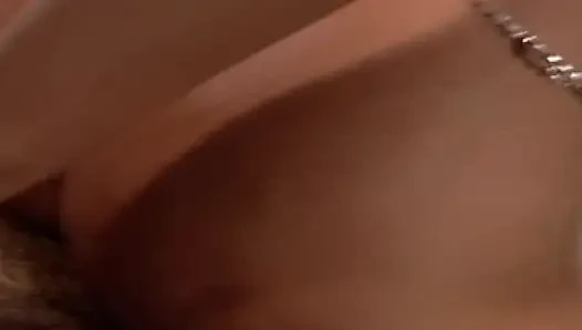 Sie ist eine schwanzhungrige deutsche schlampe, die gefickt und mit sperma bedeckt wurde