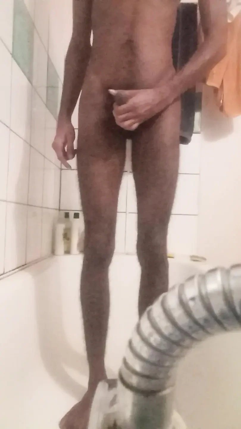 吉姆自慰并爆炸一大负载。