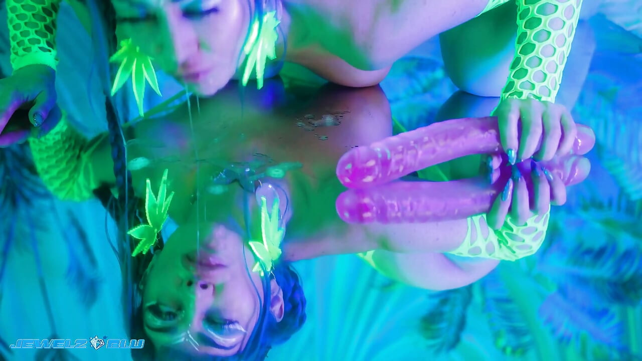 Neon Extreme Solo Spit Play