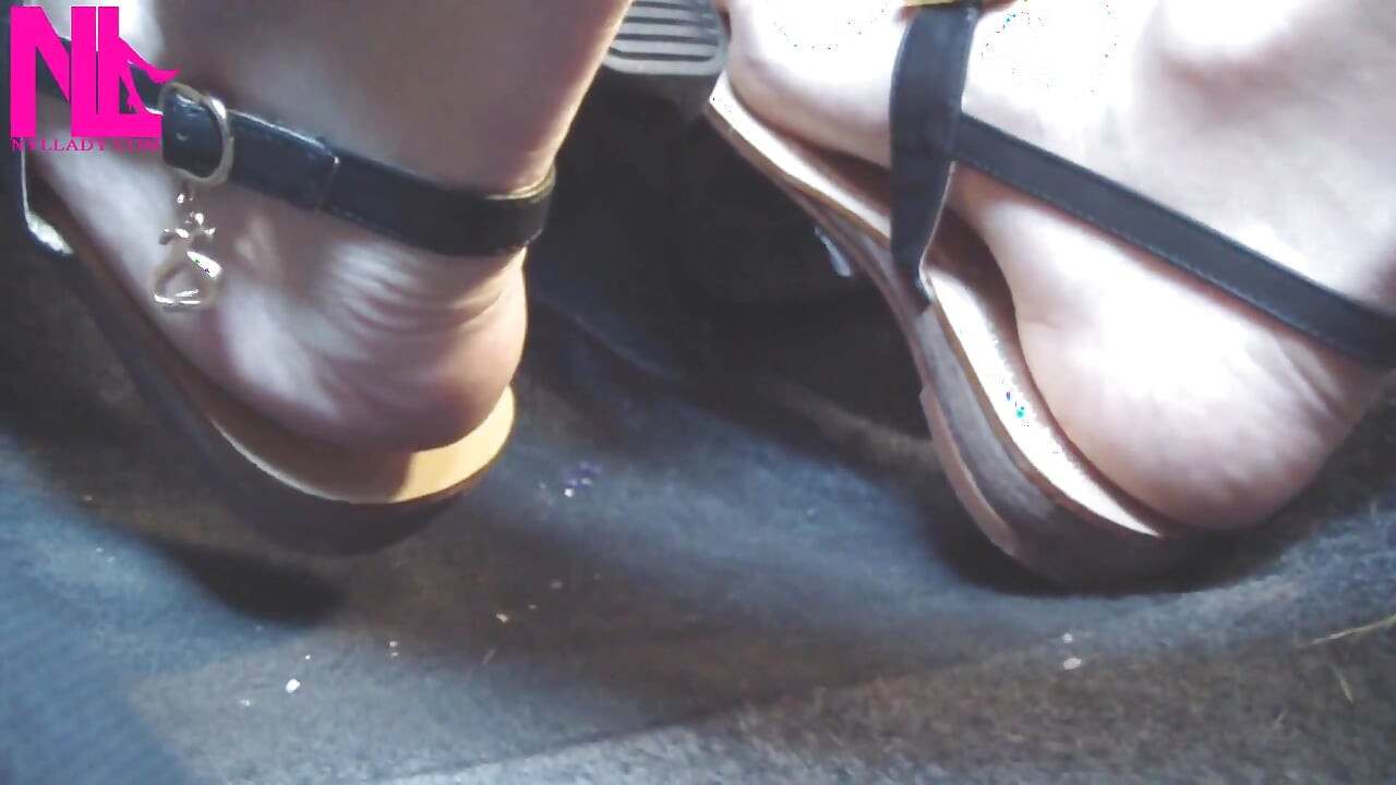 ขับรถเซ็กซี่ของฉันเทอร์โบ Disel Bravo กับการส่งด้วยตนเองในเดี่ยว Soprani Flip Flops