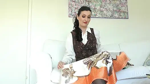 Ежедневное задание для моей атласной шлюшки-шарфы, леди Виктория Валенте