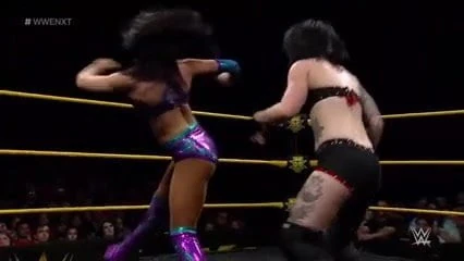 WWE - Peyton Royce vs Ruby Riott