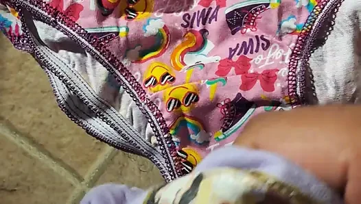 Bratz külot jojo siwa külota boşalıyor