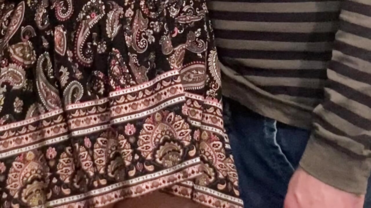 Meu namorado deixou um pervertido me masturbar no metrô
