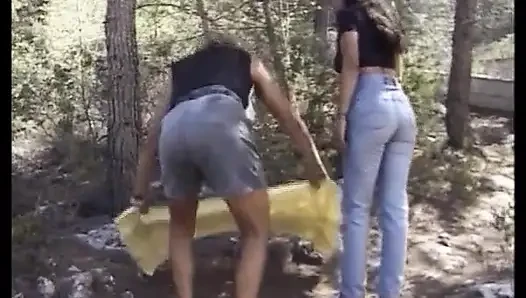 Cewek semok amatir ini dicrot di muka banyak banget di hutan