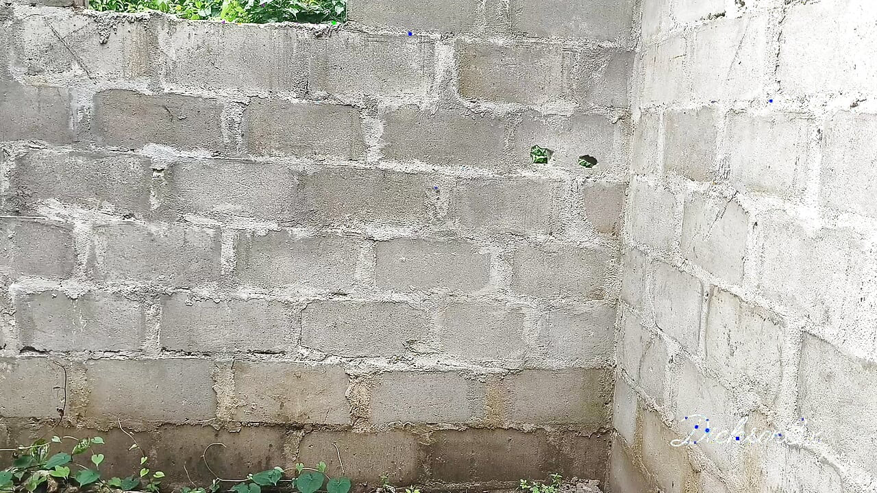 الخصر الوحل الأبنوس ينيك بقوة على الحائط في مبنى غير مكتمل
