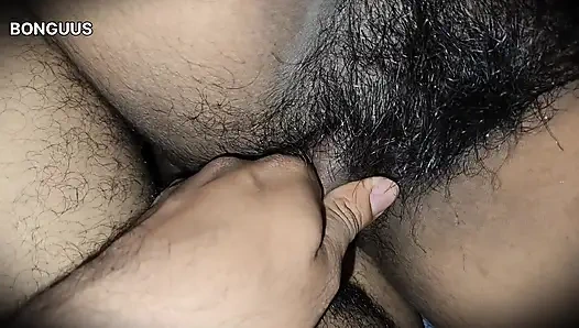 Desi tante teilt bett, wenn ehemann nicht zu hause ist Behaarte muschi ficken