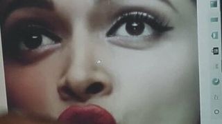 Hommage au sperme sur les lèvres rouges sexy de Deepika Padukone