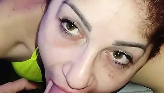 Blowjob im whirlpool, sperma im gesicht und im mund