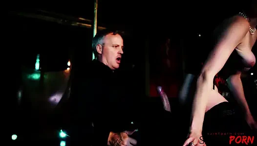 Samantha Bentley gevşek bir striptizci