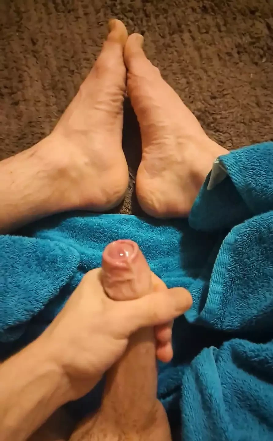 不要一直滚动，直到你看到这个慢动作坚果放在我的脚上，然后是我的自动鸡巴吮吸设备的巨大感觉