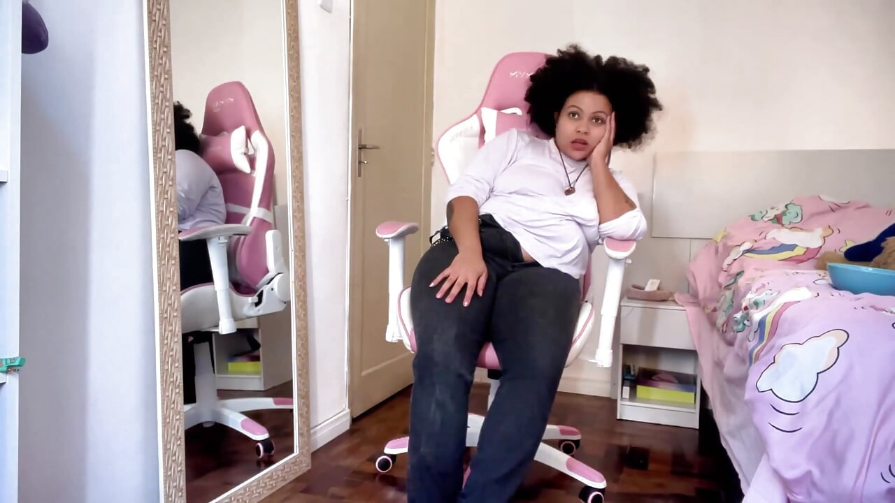 BBW Eating and P Farting While BF Is Watching and Annoying