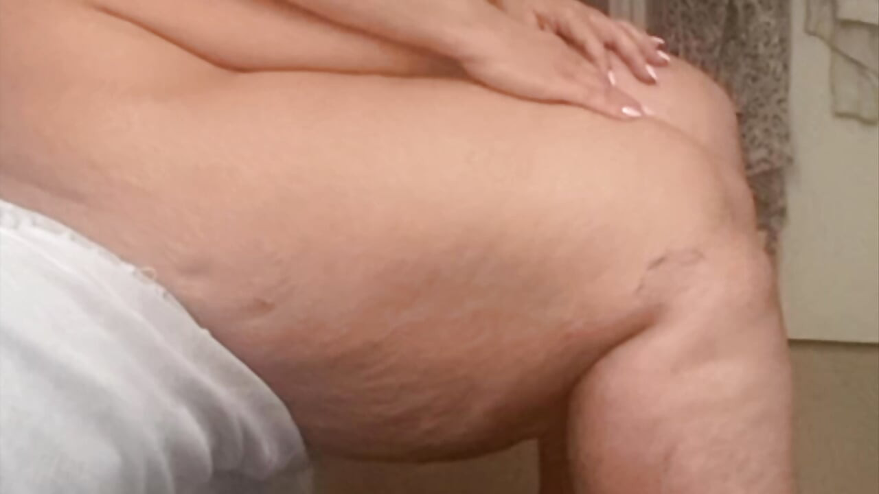 Pijat minyak antar ras bbw hot seksi. besar hitam crot di wajahku. Tante girang antar ras