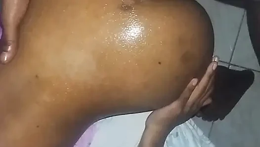 Gadis 18 tahun bayar uang sewa pakai anal! Pantat perawan diambil oleh bapak kos