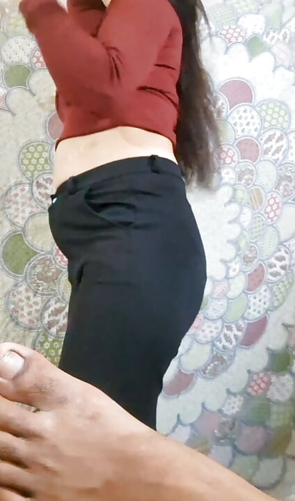 Estudiantes con coños apretados y pollas grandes, falda corta, jeans y top