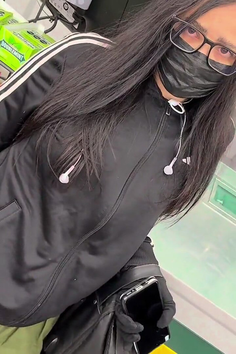 Vamos Às Compras Com Meu Primo E Ele Quer Me Pagar Assim.