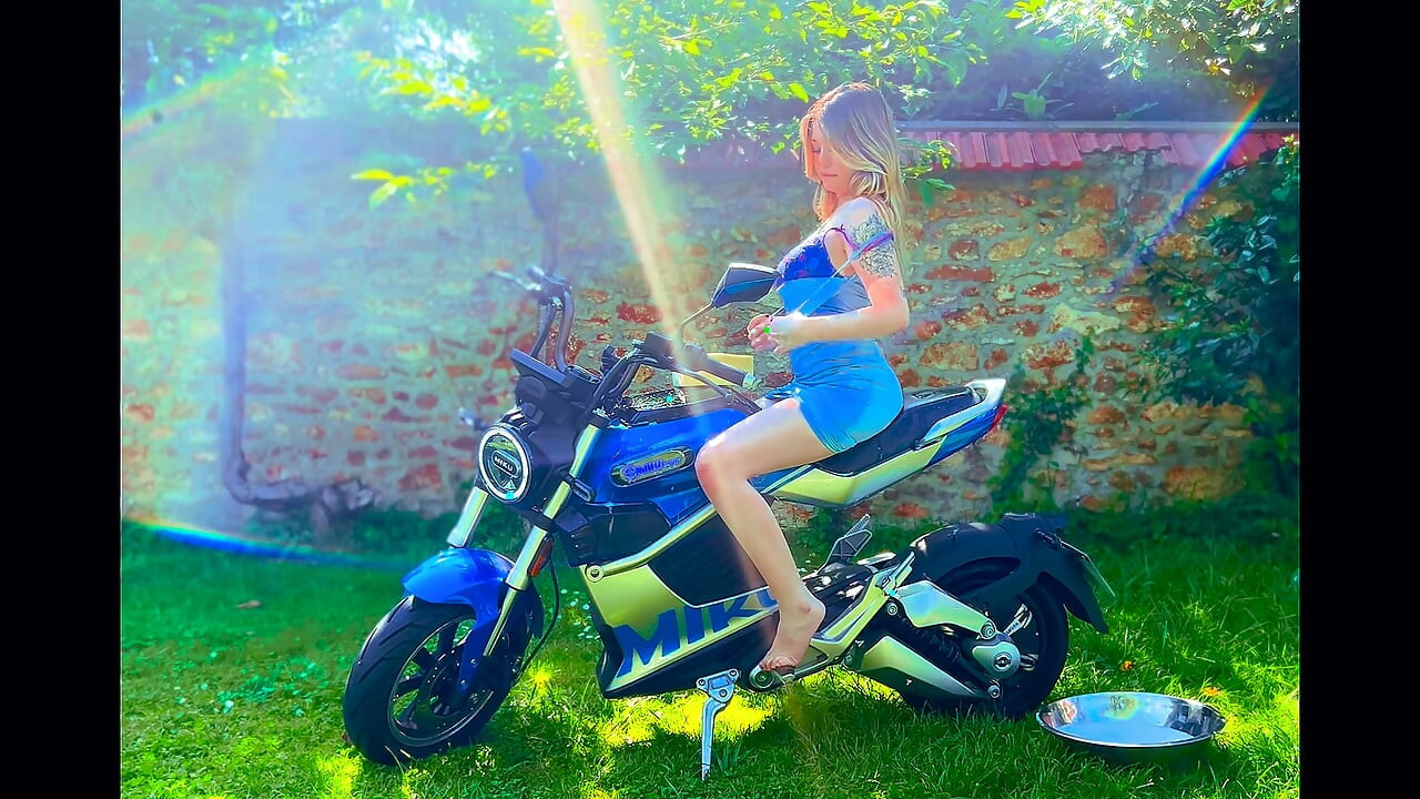Motorcycle Pussy Rub Wet Tease & Orgasm
