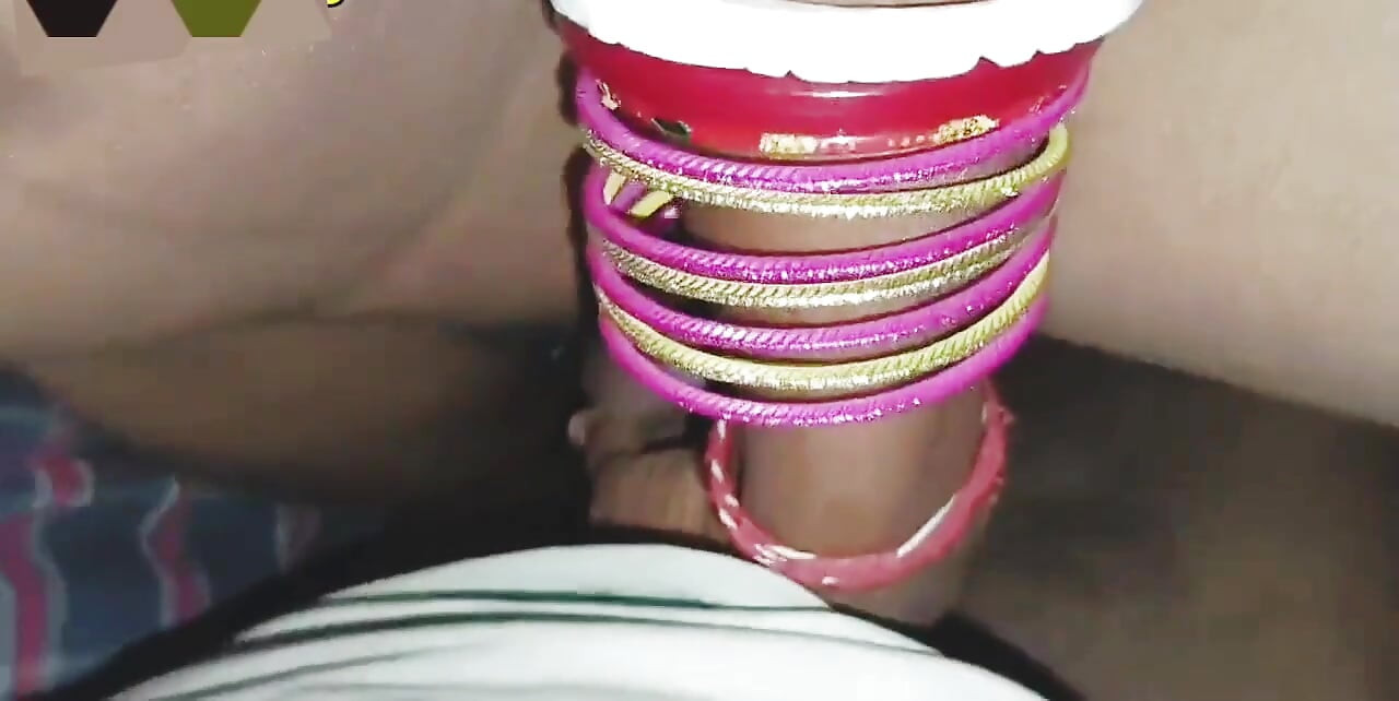 Bhabhi ko mood bana ke rajai me choda sagi bhabhi ko