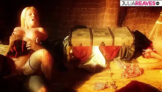 Ateşli kızlarla vahşi seks partisi sahte memeler ve anal sikilen ateşli götler