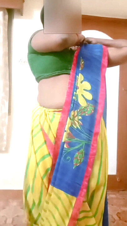 Desi indische tamilische bBW-ehefrau nackt necken mit großen möpsen, arsch, behaarte muschi, sari trägt! Renuraj