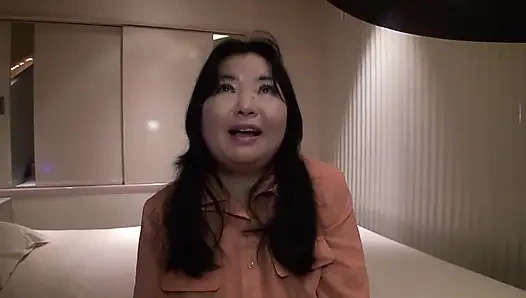 Michiko berusia 55 tahun yang kutemui di situs kencan