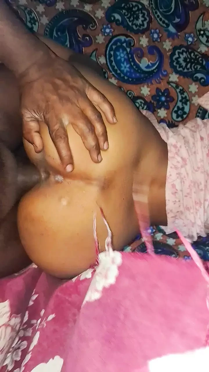 Desi Rani bhabhi ki chudayi Rani bhabhi ne aap ne boyfriend se chudayi ki
