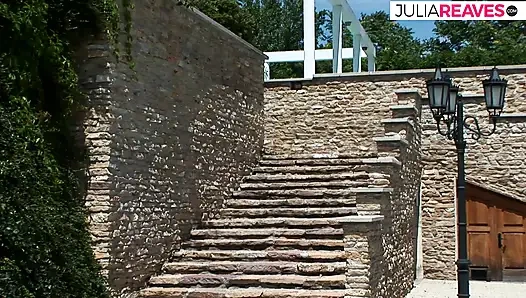 Kaltak büyük bir yarakla götünü sikip ağzına boşaltıyor